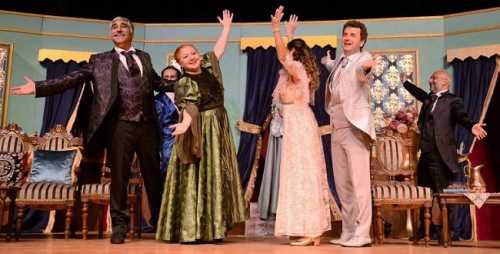 AKİDEZADELER TİYATRO OYUNU YOĞUN İLGİ GÖRDÜ