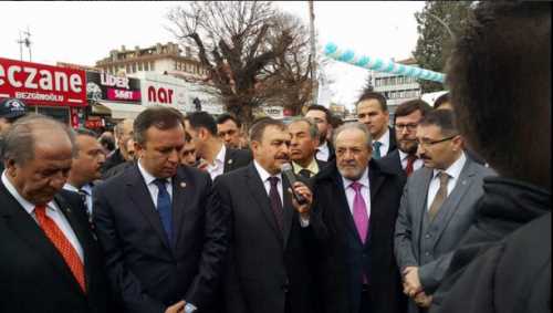 AKParti Çorum İl Başkanlığı’nca, terör mağduru vatandaşlara dağıtılmak 1 TIR yardım malzemesi,Bakan Veysel Eroğlu’nun da katıldığı törenle Van’a gönderildi