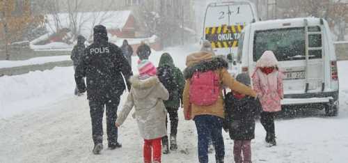 Alaca'da eğitime Bir günlük Kar tatili 