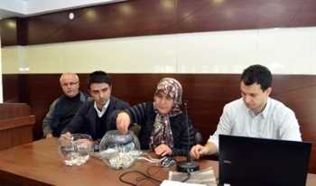 Alaca ilçesine yaptırılan 140 konuttan  44 konutun sahiplerinin belirlenmesi için kura çekildi