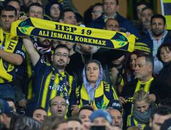 Ali İsmail Korkmaz ailesi, taraftarların sevgi gösterileriyle uğurlandı