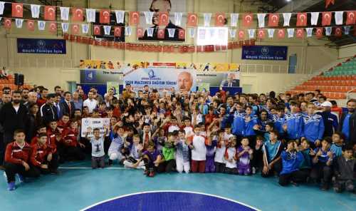 Amatör Spor Haftası'nda Kulüplere Malzeme Yardımı yapıldı