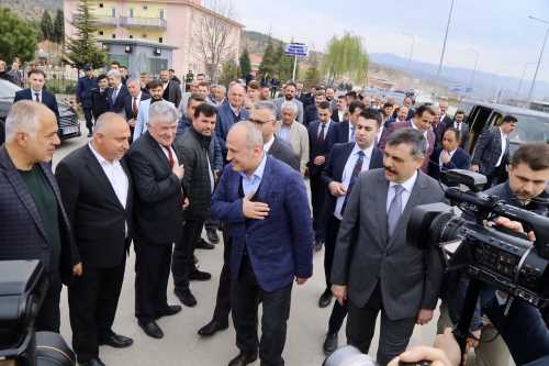 Bakandan karşılayanlara gönül selamı