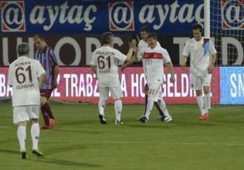 Başbakan Davutoğlu Trabzon'da gol şov yaptı!