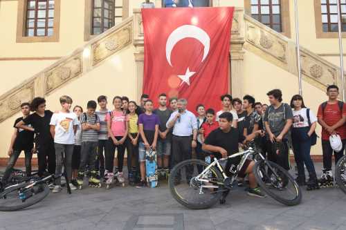 Başkan Aşgın, gençlerin talebine duyarsız kalmadı