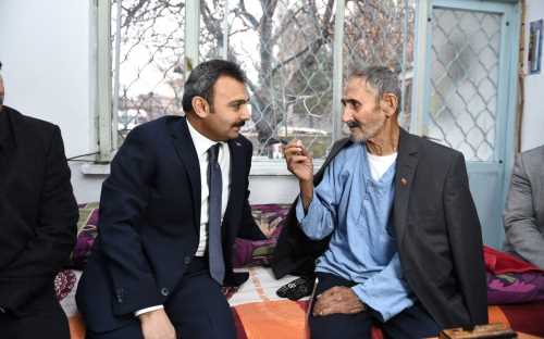 Başkan Külcü, Bayraktar Dedeyi evinde ziyaret etti