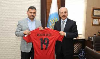 BAŞKAN KÜLCÜ HALK KOŞUNA 19 NUMARALI FORMA İLE KATILIYOR