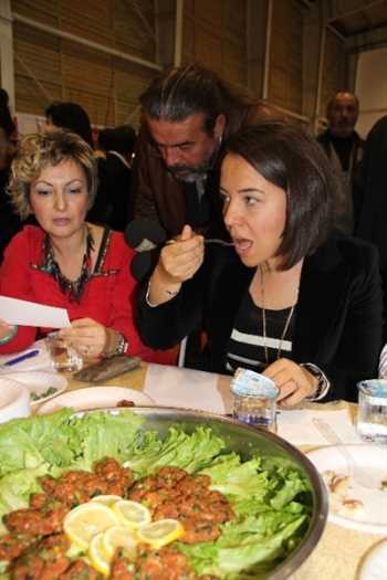 Bayat Ekmekten Damak tadında  Yemek ve Tatlılar 