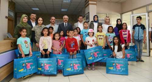 Belediye 1571 Yetim Çocuğa  Bayramlık Elbise  hediye edildi