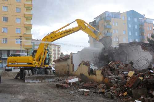 Belediye’den Metruk Bina Temizliği