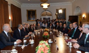 OBAMA'YA ARAPCA ADI YAZILI TABLO 