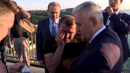 Binali Yıldırım vatandaşı intihardan vazgeçirdi