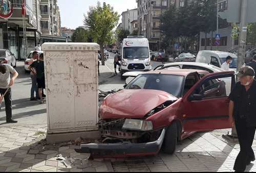 Cemilbey Caddesi'nde Trafik kazası meydana geldi