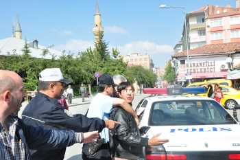 ÇOÇUĞUNA İLAÇ ALAMADIĞI İÇİN İNTİHAR ETMEK İSTEDİ