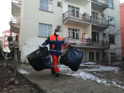 Çöp Evden 2 Kamyon Atık Çıktı