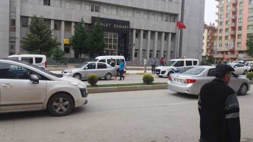 Çorum Adliyesi Önünde  Ceza evine götürülürken vuruldu