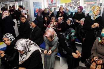 ÇORUM BANK ASYA’DA PARA YATIRMA KUYRUĞUNA GİRENLER OLDU