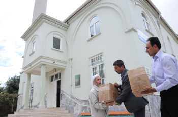 Çorum Belediye'si Camilere 30 bin kandil lokumu dağıttı