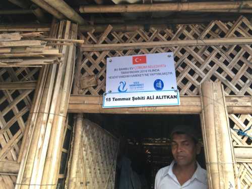Çorum Belediyesi’nden Arakanlı mültecilere bambu ev