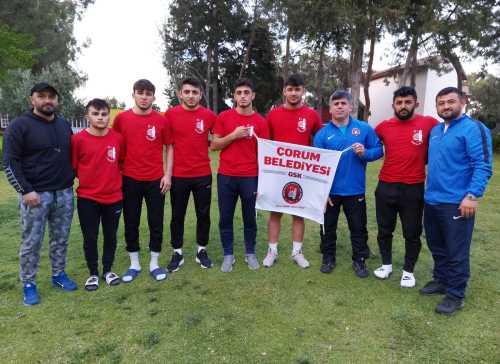 Çorum Belediyesinin Güreşçileri Şampiyonada Minderi salladılar