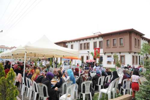 ÇORUM BELEDİYESİNİN RENKLİ HIDIRELLEZ ŞENLİĞİ 