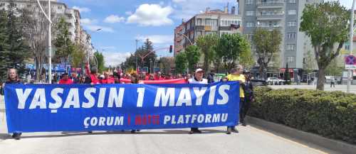 Çorum'da 1 Mayıs Kutlamaları Saat Kulesi Önünde Gerçekleşti