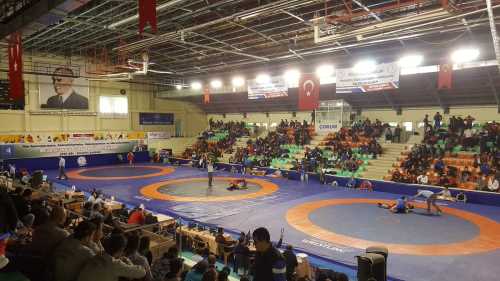 Çorum'da Gençler Serbest Türkiye Güreş Şampiyonası Başladı