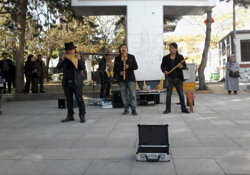 ÇORUM’DA KIZILDERİLİ SOKAK KONSERİNE BÜYÜK İLGİ VAR