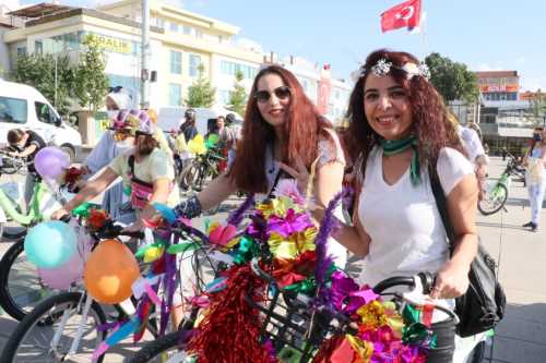 Çorum'da Süslü Kadınlar Bisiklet Turu attı!
