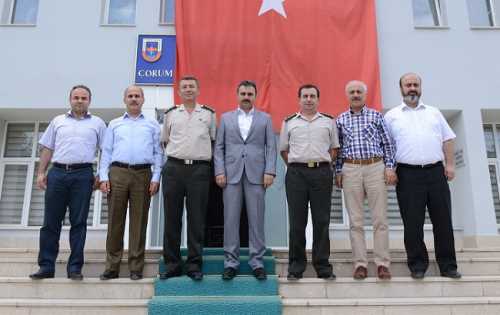 Çorum İl Jandarma ve Garnizon Komutanı J. Albay Fatih Üstündağ, görevine başladı. Komutanın ilk ziyaretçisi Belediye Başkanı Muzaffer Külcü oldu