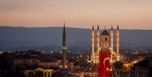 ÇORUM ULU CAMİ CENAZELERE KAPANDI