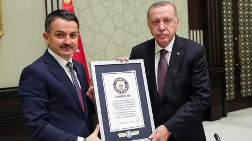 Çorum'un Dünya rekoru belgesi  Erdoğan'a verildi