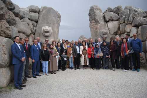Çorum Valiliği'nin daveti üzerine kente gelen Türkiye'de görev yapan 25 ülkenin büyükelçisi, Boğazkale İlçesi'ndeki Hititler'in başkenti Hattuşa'yı gezdi. 