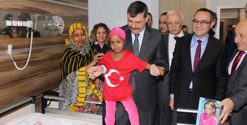 Çorum Valisi Cibituli çocukları sevindirdi