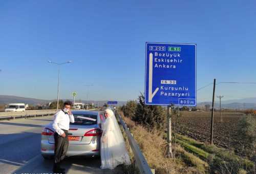 Çorumlu damat gelin arabasına öyle bir yazı yazdı ki!