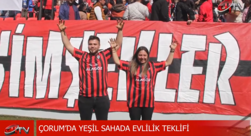 Çorumspor maçında evlilik tekilfi aldı