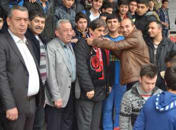 Çorumspor tribünlerinden Nuhut’a büyük ilgi