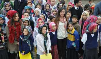 ÇUKURÖZ KÖYÜ ÖĞRENCİLERİ ÖĞRETMENLERİNİ UNUTMADILAR