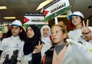 İsrail askerlerine kafa tutan kız İstanbul'a geldi