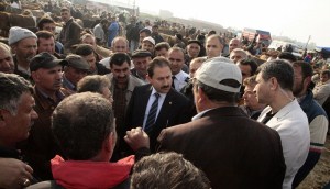 Vali Sabri Başköy Pazar'da İncelemelerde Bulundu