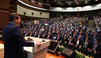 Davutoğlu: AK Parti milleti temsil ediyor