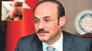 BÖCEKLERİ KOYAN KADININ KISKANÇLIK KRİZİ OLDUĞU ORTAYA ÇIKTI