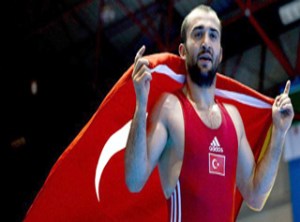 Çorum’a ikinci madalyayı güreşte Emrah Kuş kazandırdı