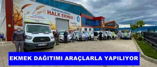 Ekmek dağıtımı araçlara yapılıyor