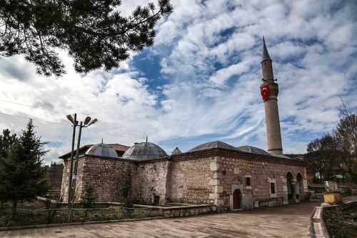 ELVANÇELEBİ KÖYÜNDE  YOL ÇALIŞMASI  SÜRÜYOR 