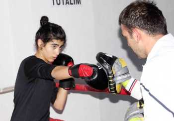 EMANET EŞOFMANLA RAKİPLERİNİ BİR BİR DEVİRDİ