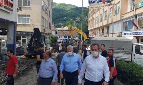 Erol  Kavuncu Kastamonu -Bozkurt ilçesinde sel bölgesinde 