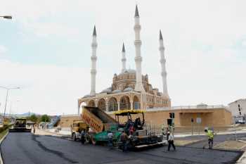 FARABİ CADDESİ ASFALTLANDI