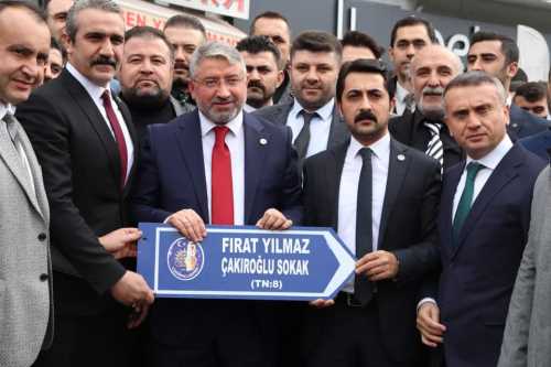 Fırat Yılmaz Çakıroğlu Tabelası Dualarla Takıldı