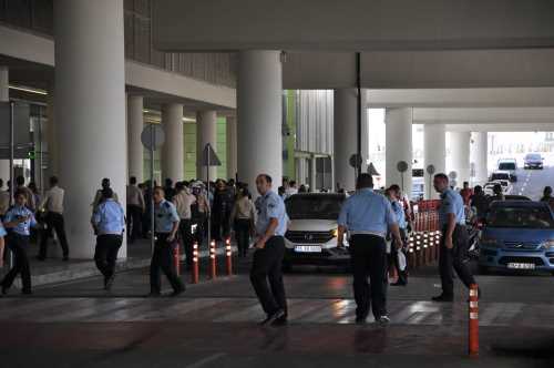 FUTBOL TERÖRİSTLERİ İZMİR'DE ÇORUM SPOR KAFİLESİNE SALDIRDILAR
